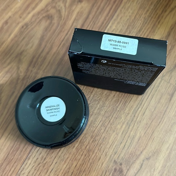 COPY - MAC Mineralize Skinfinish in Warm Rose - New with box - Picture 2 of 2